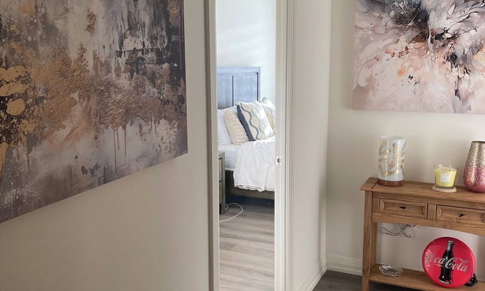 Vaughan Condo | 🛏️ Modern Private Room with Ensuite – 2 Min Walk to Vaughan Mills
