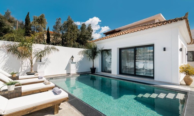 Kalamaki Villa | Modern Private Villa, 5 minutes from the beach!