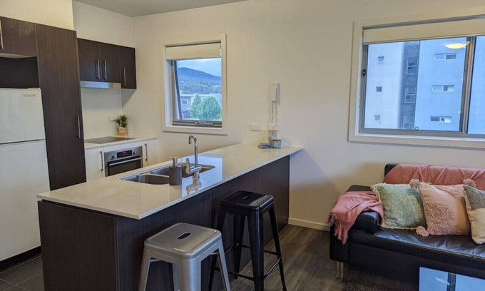 Wright Apartment | Modern & Relaxed Apartment, Great Views @Wright