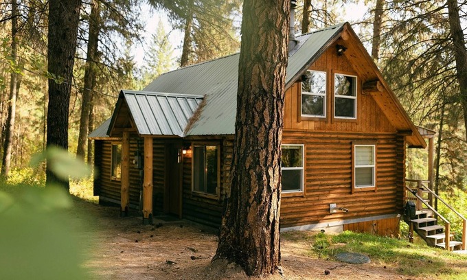 Garden Valley Cabin | Modern romantic 2-bed log cabin in the forest