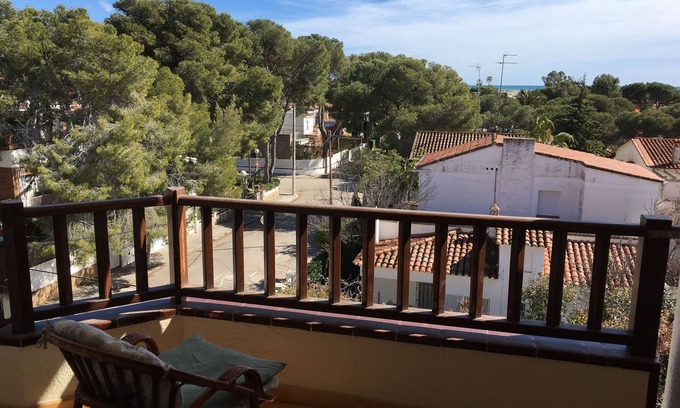 Comarruga Apartment | Modern sea view apartment, 2 steps from the beach, near Barcelona