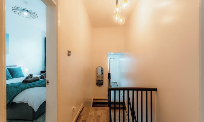 Bootle House | Modern Spacious 4 Bed- Sleeps 7