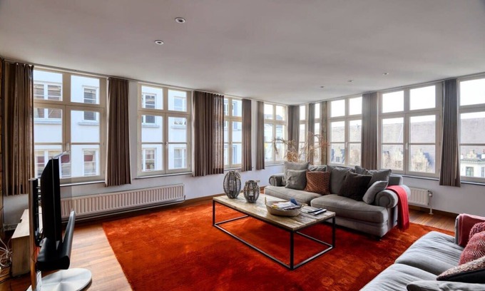 Ghent City Centre Apartment | Modern Spacious Apartment in Ghent's Vibrant Heart