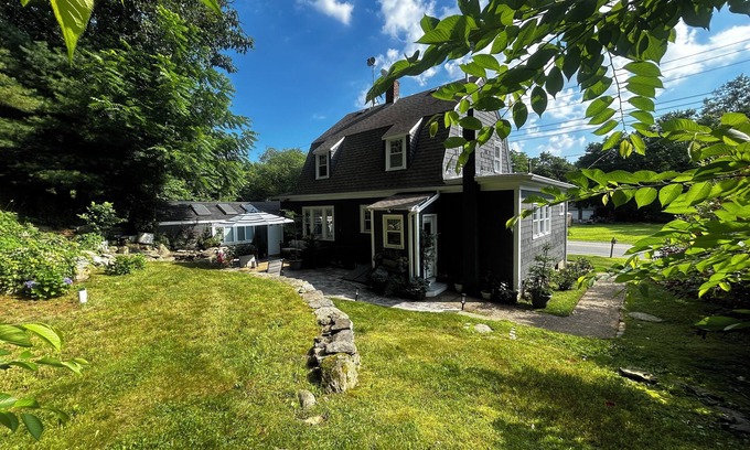 Johnston Other | Modern & Spacious Colonial Near Downtown Providence & Brown University - 9 min
