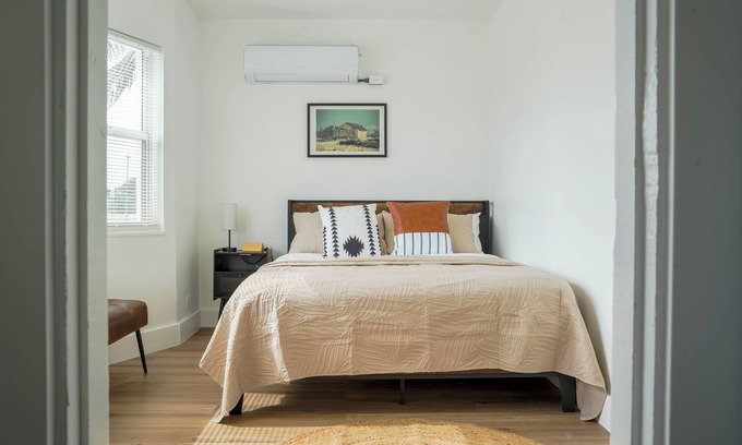 Old Northwood Historic District Hotel | Modern & Spacious 1BR + Sofa Bed