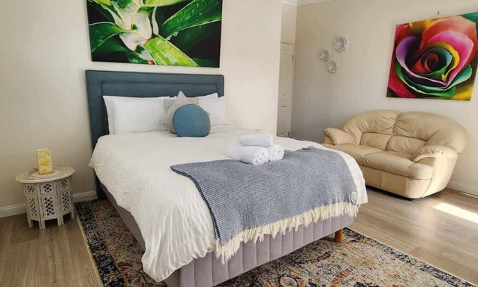 Wollongong CBD House | Modern Studio 10mins walk to Wollongong Hospital