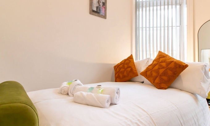 Newcastle-upon-Tyne Apartment | Modern Studio Apartment in Newcastle-Pass The Keys