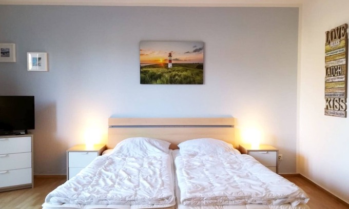 Middelhagen Apartment | Modern studio for two - only 100m from the sea!