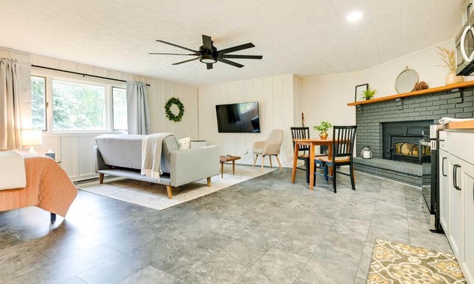 Ballston Spa Apartment | Modern Studio Less Than 13 Mi to Saratoga Racetrack!