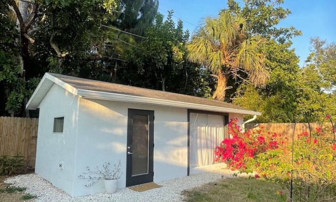 Whitfield Villa | Modern Studio Near SRQ Airport