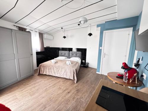 Limassol Apartment | Modern Studio Nr12 private Kitchenette, Bathroom, Balcony