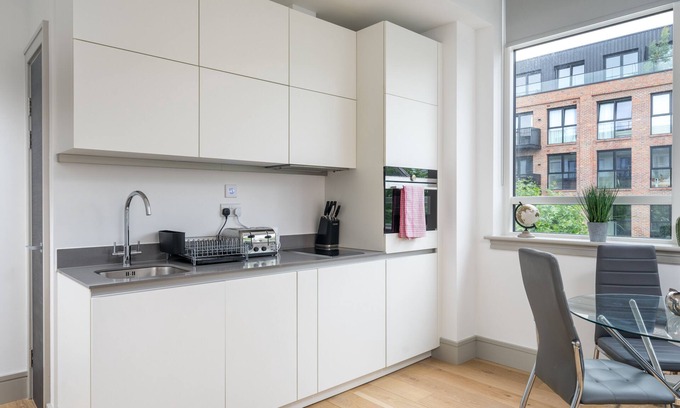 Bruce Grove Apartment | Modern Studio w/ parking -15 mins from Central London