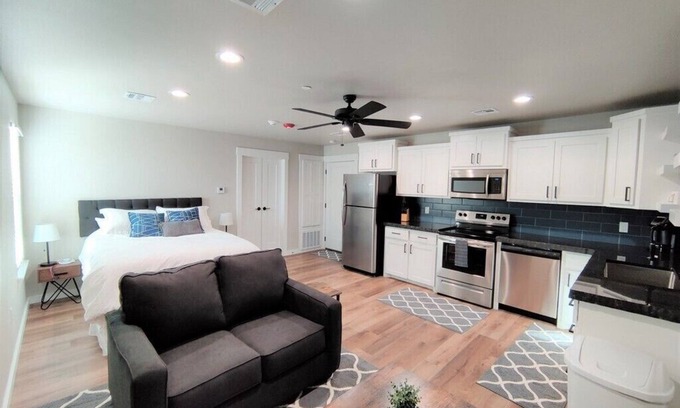 Tahlequah Apartment | Modern Studio Walk to Bars, Restaurants, Shopping #2