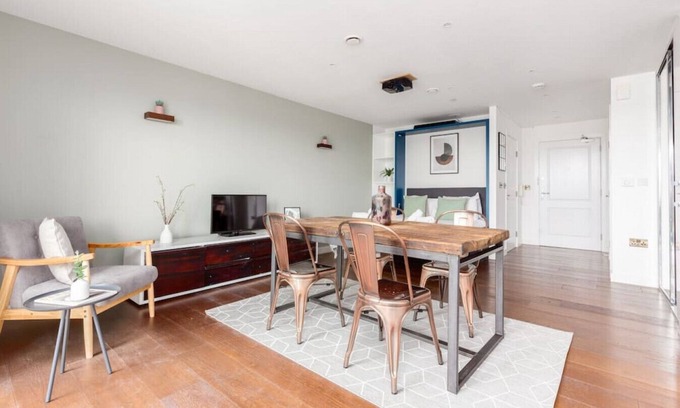 Hackney Central Apartment | Modern Studio with Balcony in Hackney