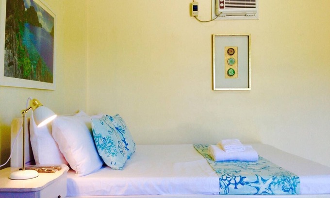 Taytay Apartment | Modern Studio with Fast WiFi