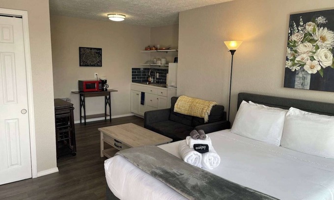 University Heights Apartment | Modern style stay in downtown Albuquerque