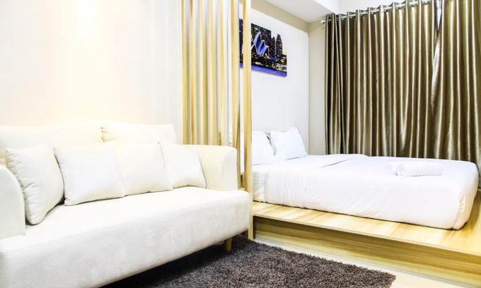 Cikarang Apartment | Modern Style The Oasis Studio Apartment with Comfortable Sofa By Travelio