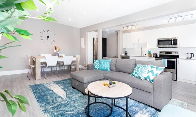 North Central Edmonton Apartment | Modern & Stylish 2-Bedroom Unit
