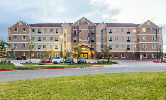 McNeil Condo | Modern Suite Close to the University of Texas | 24 Hour Business Center + Heated Outdoor Pool
