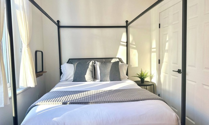 Downtown Apartment | Modern Suite, Sleeps 4 ,Near Brown & Hospitals & PPAC