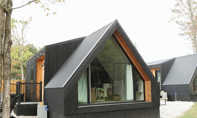 Milroy Cabin | Modern Tiny Home 25/With Hot Tub!