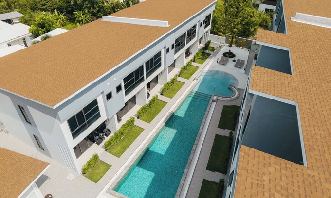 Choeng Mon House | Modern Townhouse with Long Pool, Sun Loungers & Kids’ Area