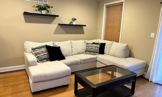 Bridgeport House | Modern Townhome in King of Prussia