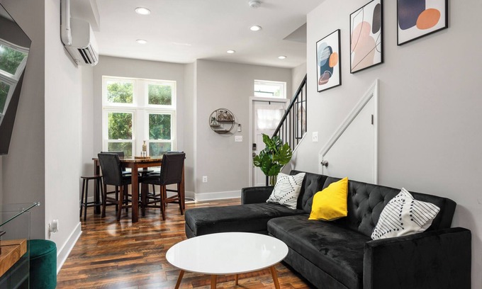 Shaw House | Modern Townhome with AC in the heart of Washington Shaw/Logan Circle