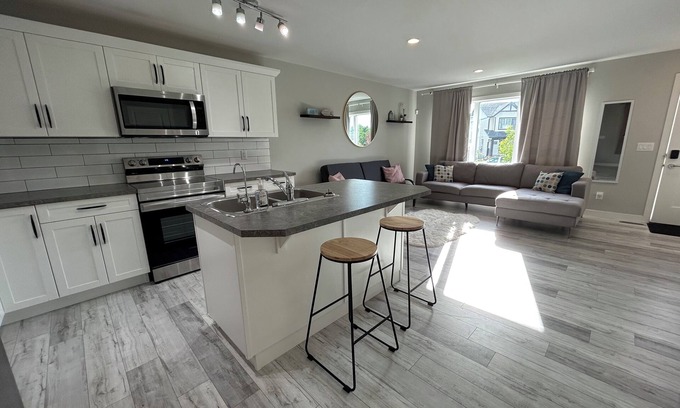 Sylvan Lake House | Modern Townhouse by the Lake