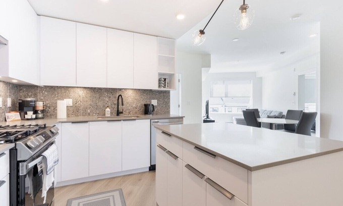 Langley Apartment | Modern & Tranquil Langley Gem ~ Balcony ~ Parking!