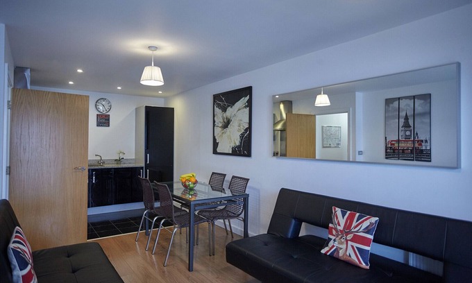 Peninsula Condo | Modern two bedroom apartment near O2 and Excel Ref:077