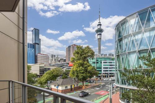 Auckland Central Business District Apartment | Modern Viaduct Apartment w pool gym Skytower views