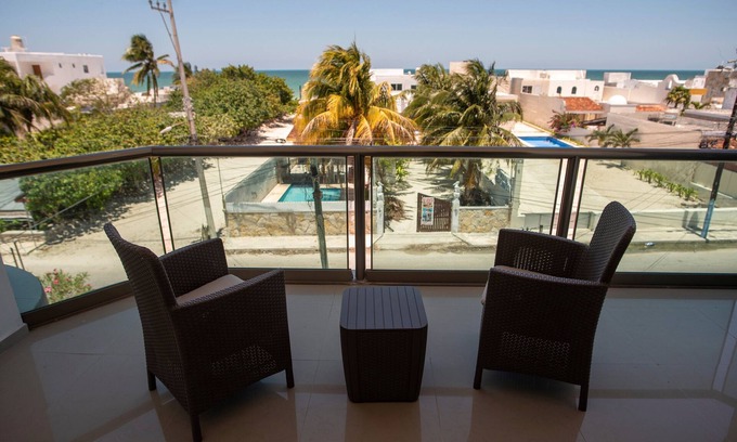 Chicxulub Puerto Villa | Modern villa private pool, 1 block from the Ocean