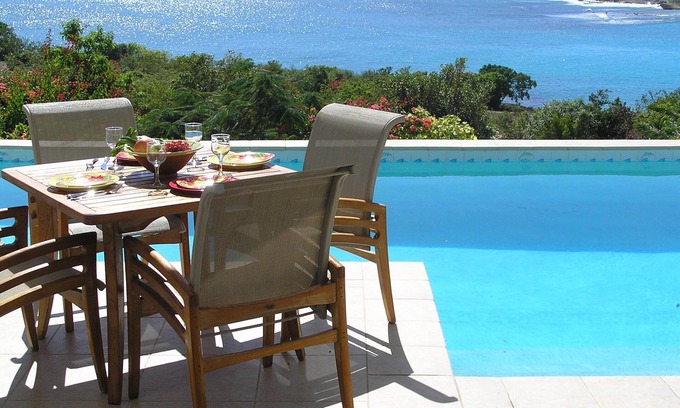 East End Village Villa | MODERN VILLA WITH POOL AND STUNING OCEAN VIEWS