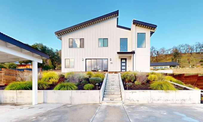 Glen Ellen House | Modern Wine Country home w/private hot tub & mountain views, close to wineries