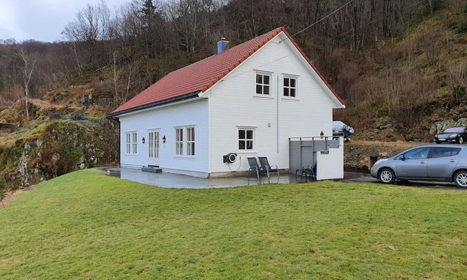Flekkefjord House | Moderne hus med 5 soverom og 2 bad på Hidra