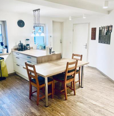 Stadtilm House | Moderne Wohnung mit großer Küche und Bad