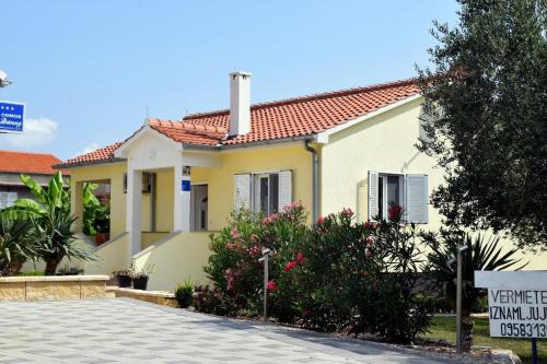 Dobropoljana House | Modernes Ferienhaus in Dobropoljana mit Terrasse, Garten und Grill