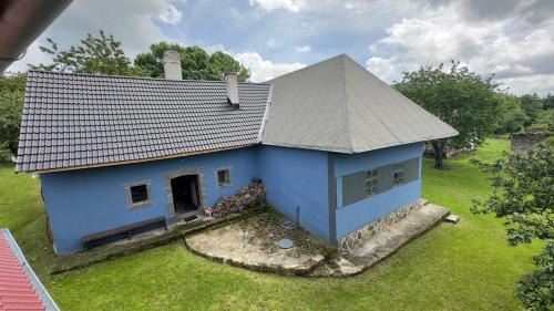 Pliesovce House | Modrá chalupa