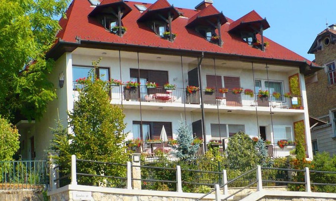 Rozsadomb House | Mohacsi Guesthouse