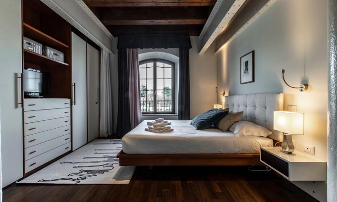 Molina Apartment | Molino Stucky Apartment Wi-Fi R&R