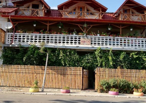 Sarata-Monteoru House | MON AMI