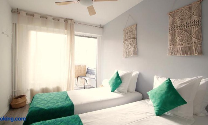 Yves Farge - Le Fleuve Apartment | Mon Appart A Gerland II
