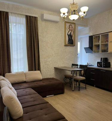 Odessa City Center Apartment | Monro-style in the historical center