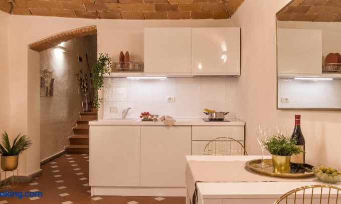 Santa Maria Novella Apartment | Montebello New Apartment