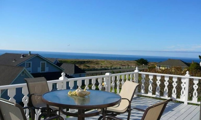 Mendocino House | MONTHLY MENDO VILLAGE STYLISH HOME! EPIC BAY OCEAN & GARDEN VIEWS DOG FRIENDLY!