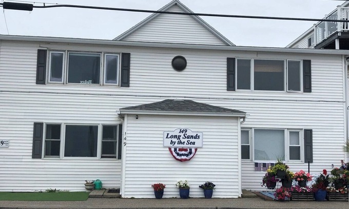 York Beach Condo | MONTHLY RENTAL - Oceanfront Condo on Long Sands Beach