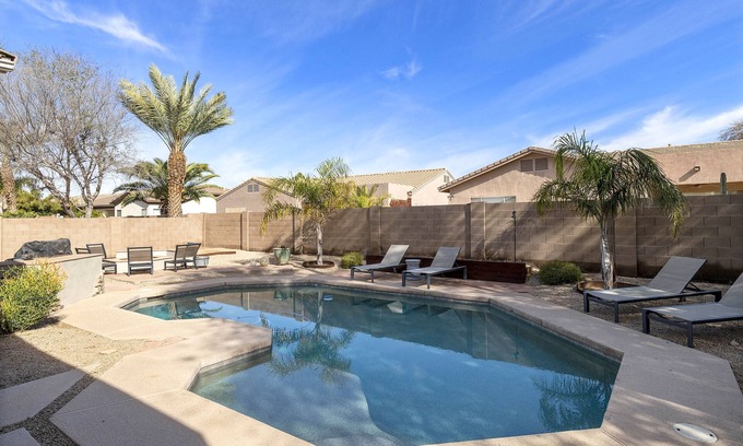 Fox Crossing House | Monthly Stay Gem | Chandler’s Spacious Retreat