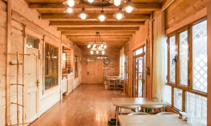 Xinyuan Bed & Breakfast | Montis Prospectu Tabernae Lignea