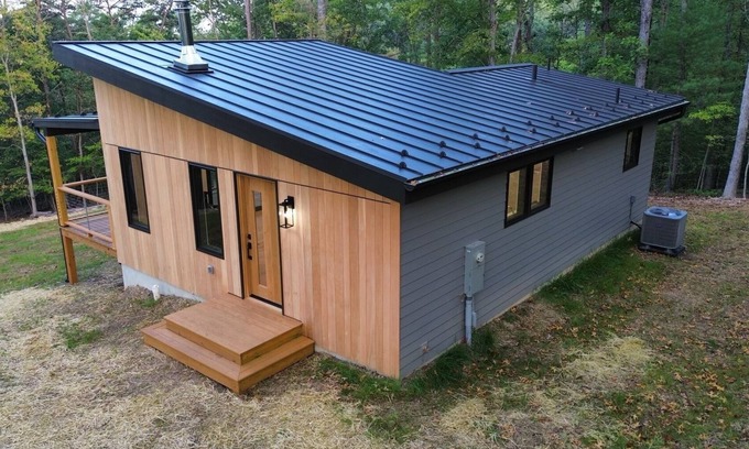 Rileyville Cabin | Moon Shadow Brand New Modern Cabin